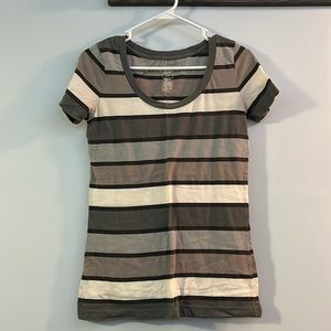 Gray black and white striped Mossimo t-shirt